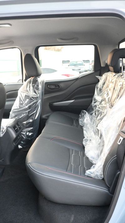 2025 Nissan Navara, grau, 0 km, Import VAE — Foto 15 z 19