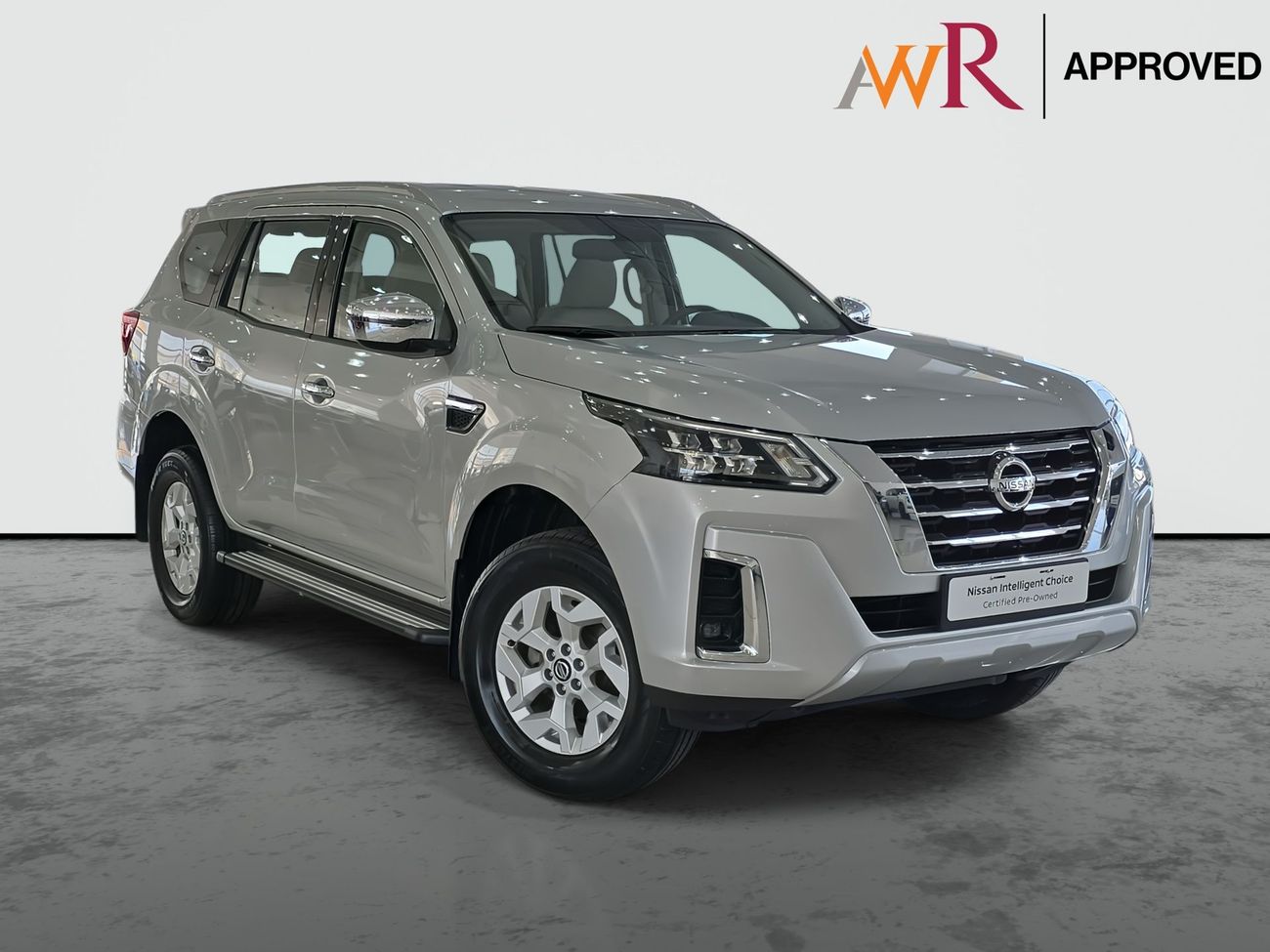 2023 Nissan X Terra TITANIUM, silber, 64.357 km, Import VAE — Foto 1
