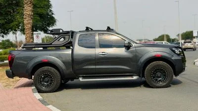 2018 Nissan Navara SE CSF, grau, 42.000 km, Import VAE — Foto 4 z 16