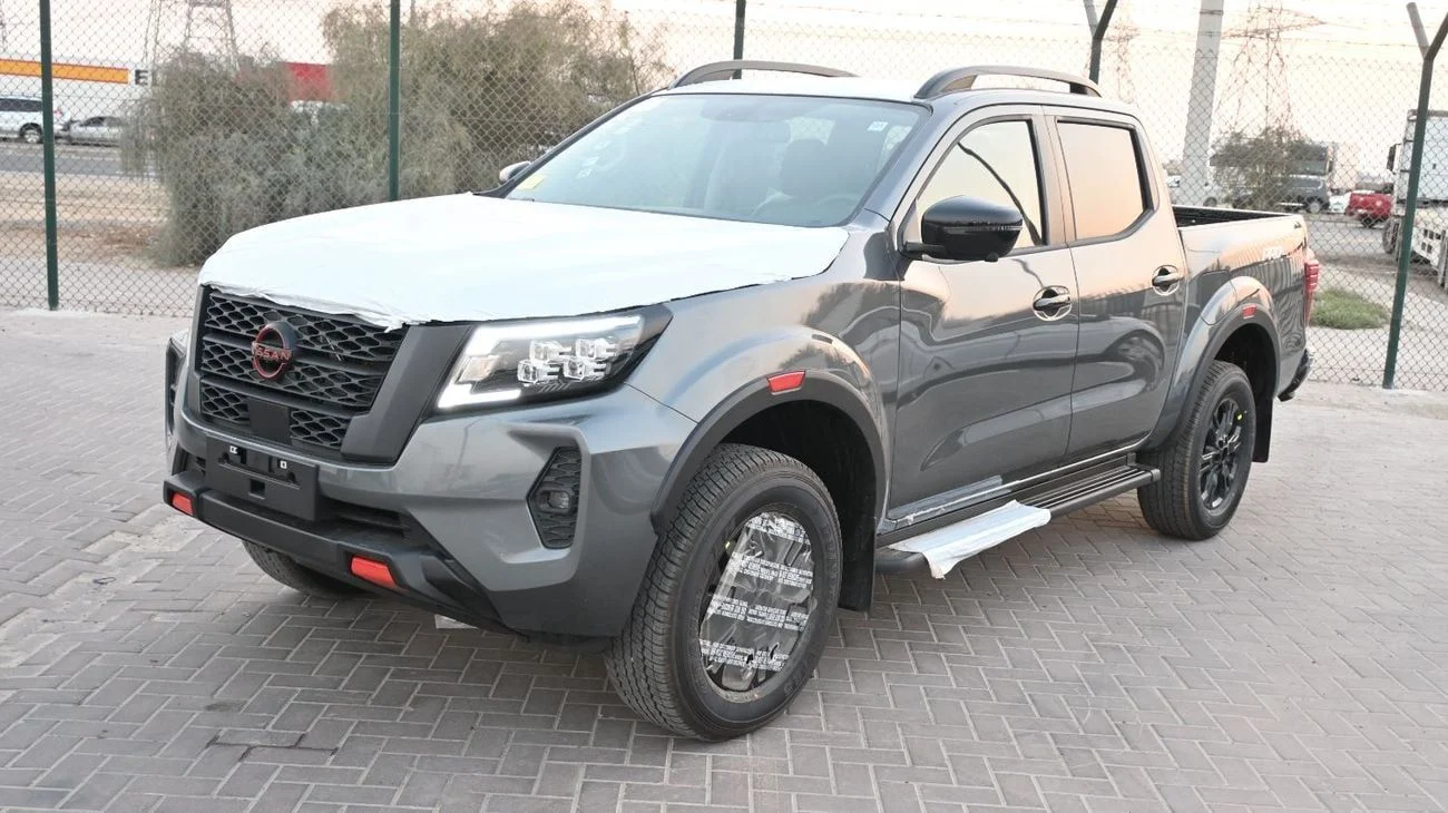 2025 Nissan Navara, grau, 0 km, Import VAE — Foto 1