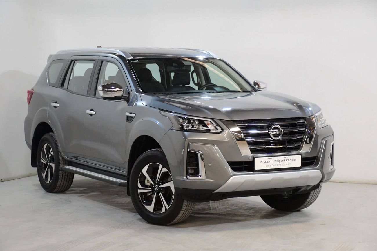 2025 Nissan X Terra PLATINUM, grau, 14.510 km, Import VAE — Foto 1