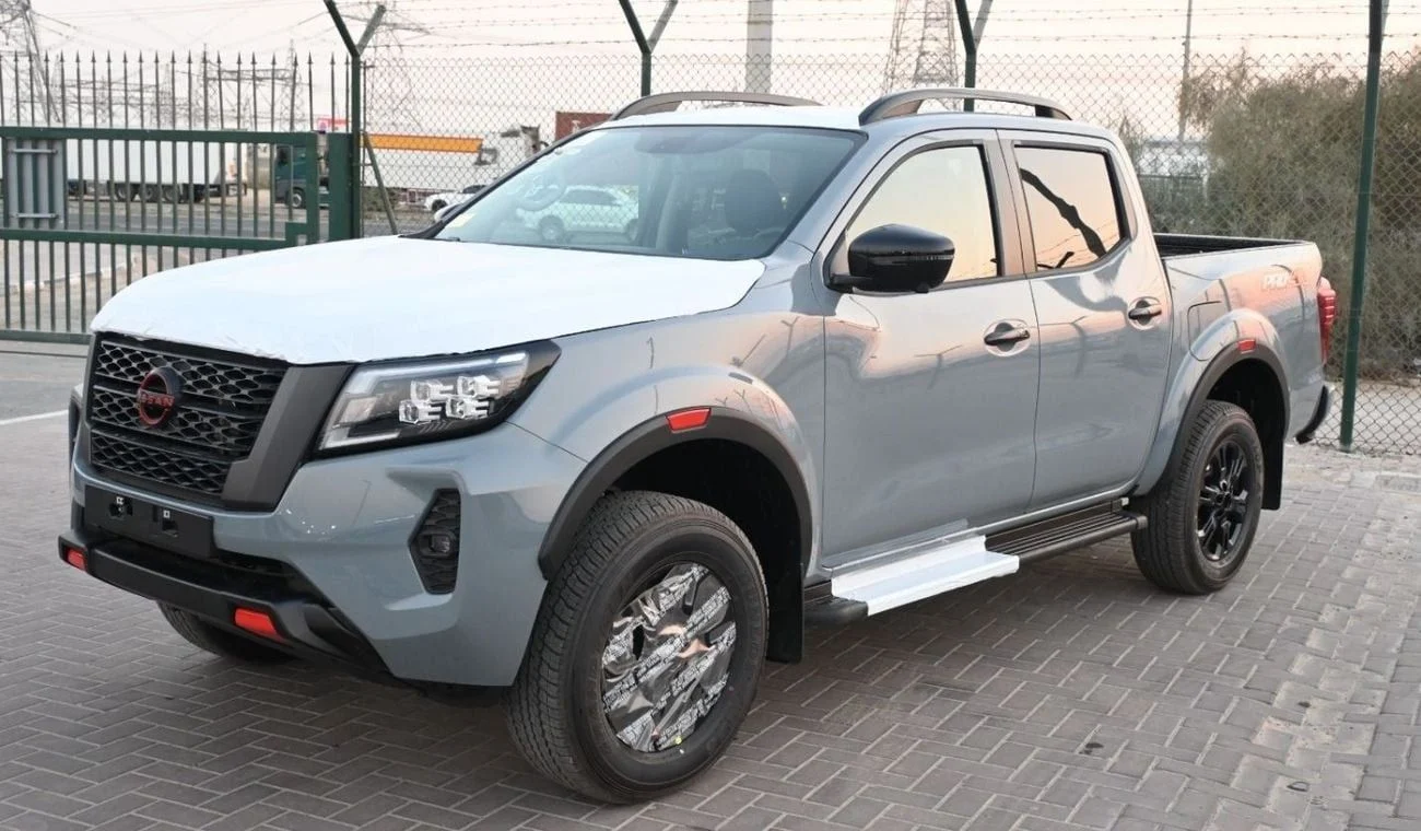 2025 Nissan Navara, grau, 0 km, Import VAE — Foto 1