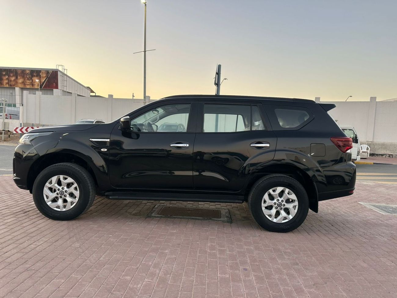 2021 Nissan X Terra SE, schwarz, 97.000 km, Import VAE — Foto 1