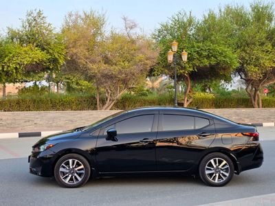 2024 Nissan Versa STANDARD, schwarz, 40.000 km, Import VAE — Foto 4 z 16