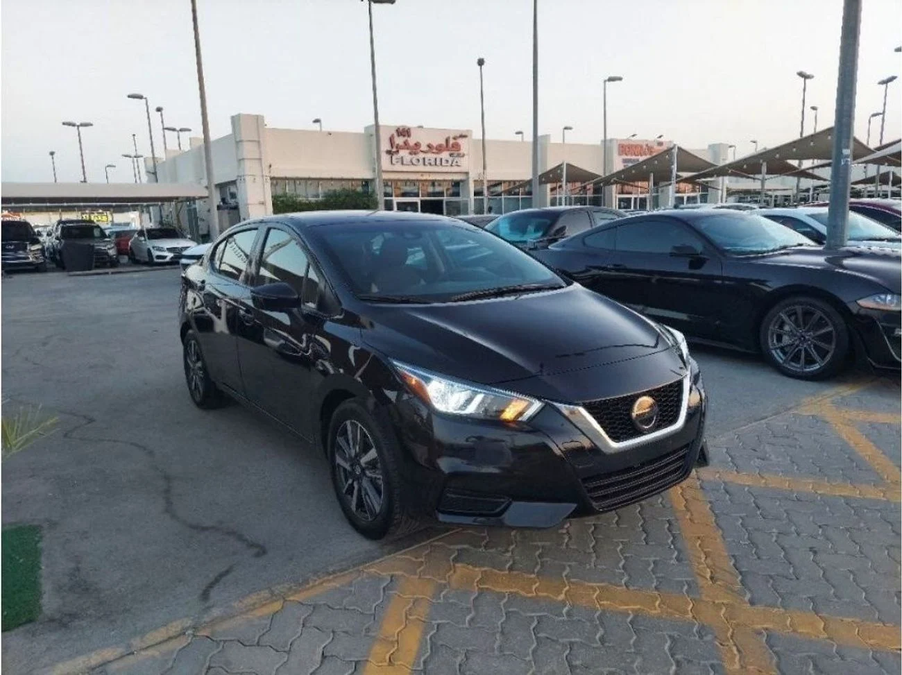 2021 Nissan Versa SR, schwarz, 33.000 km, Import VAE — Foto 1