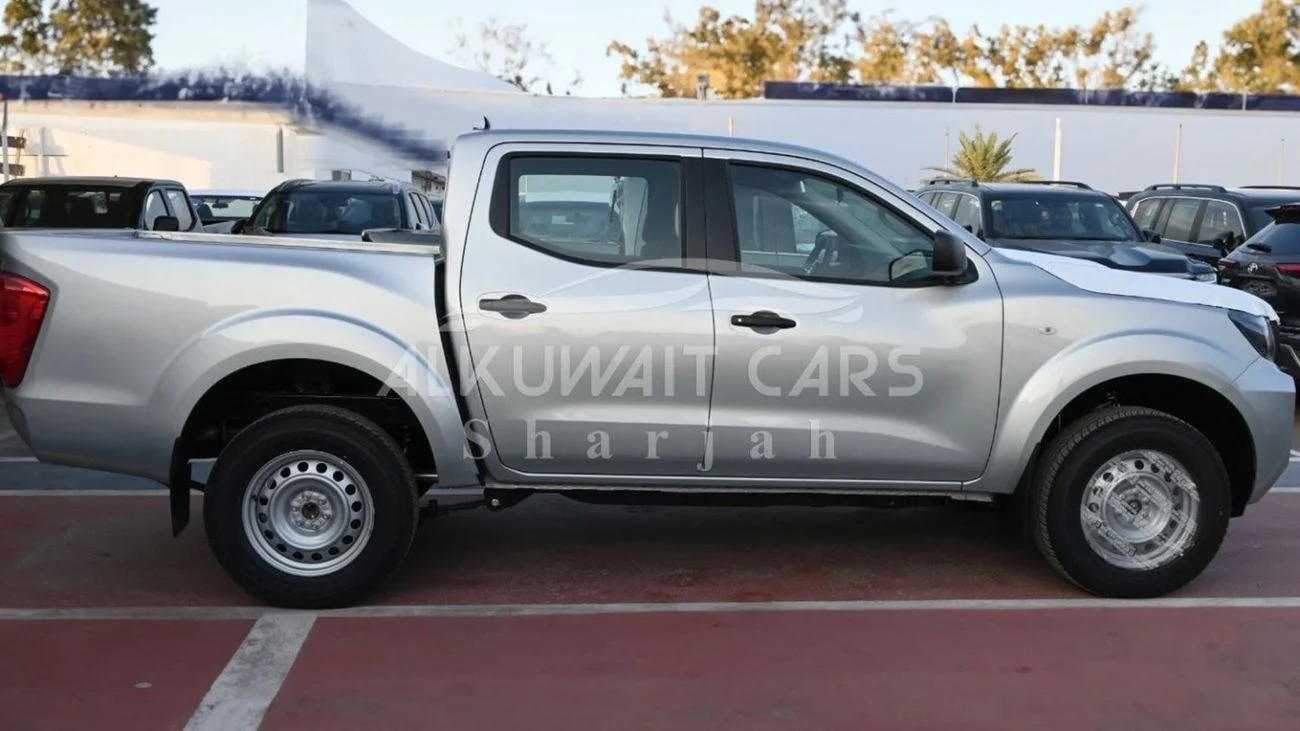 2023 Nissan Navara, silber, 0 km, Import VAE — Foto 1
