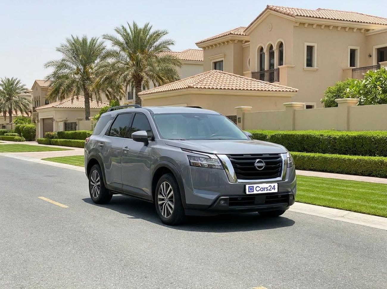 2024 Nissan Pathfinder, grau, 25.840 km, Import VAE — Foto 1