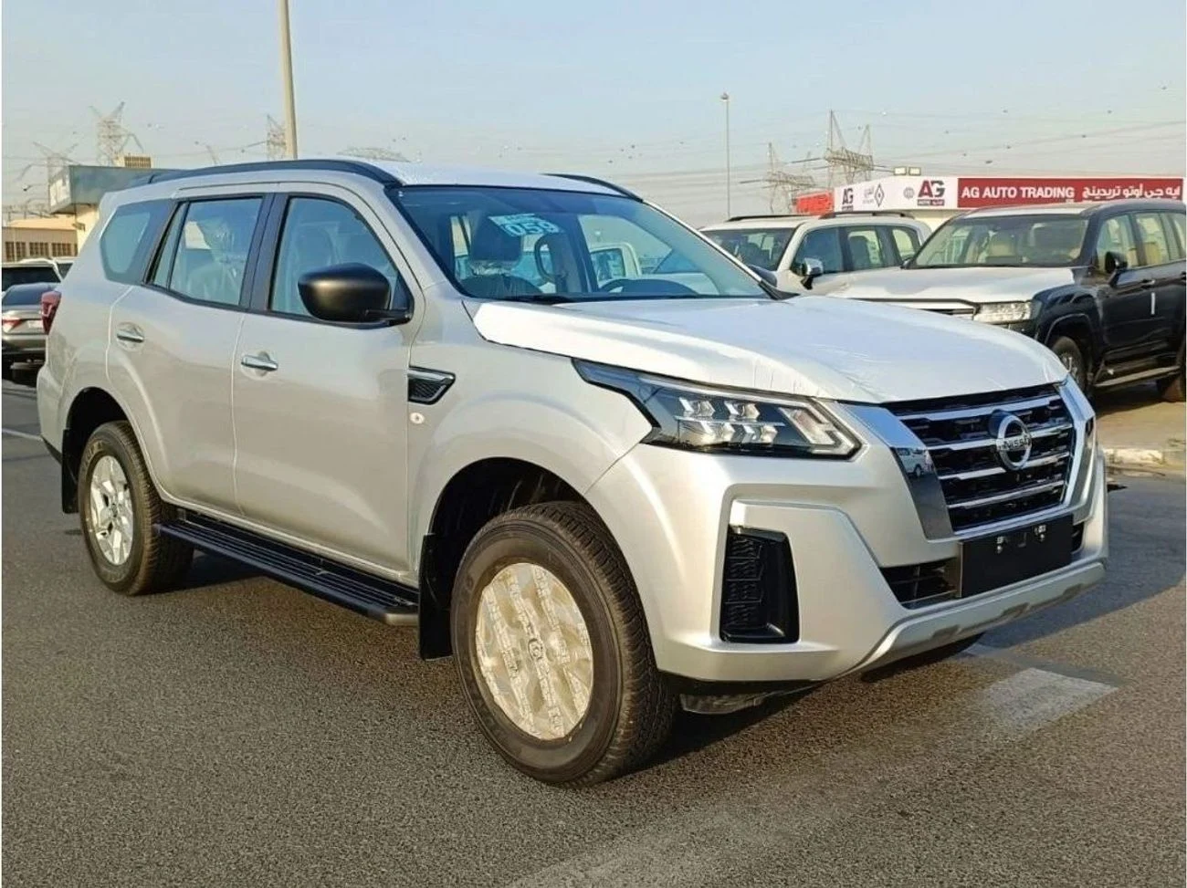 2023 Nissan X Terra SE, silber, 0 km, Import VAE — Foto 1