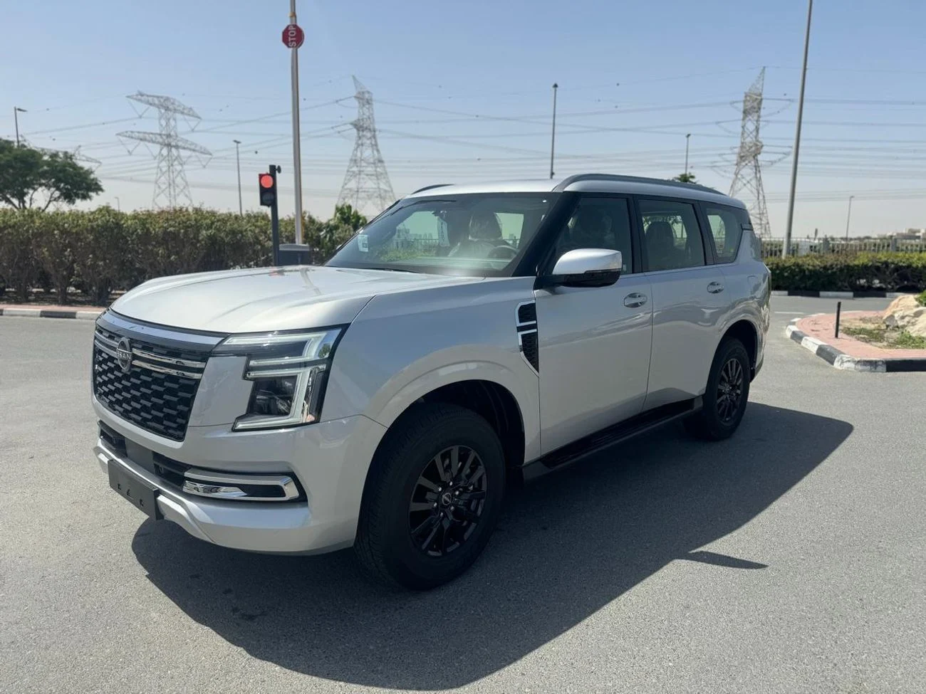 2026 Nissan Patrol SE TITANIUM, silber, 0 km, Import VAE — Foto 1