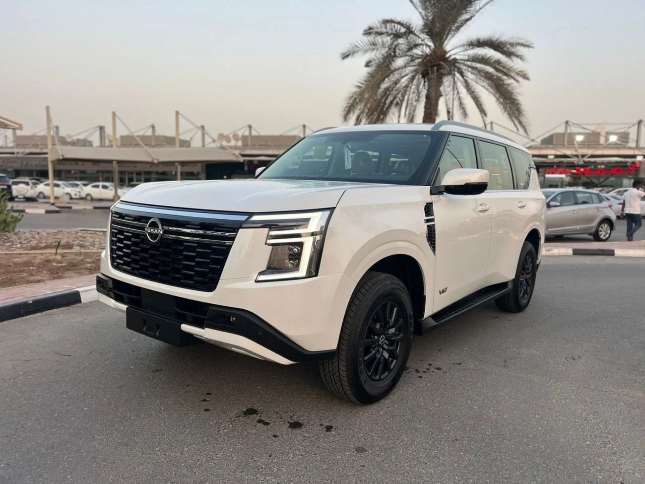 2026 Nissan Patrol LE T2, weiß, 0 km, Import VAE — Foto 1