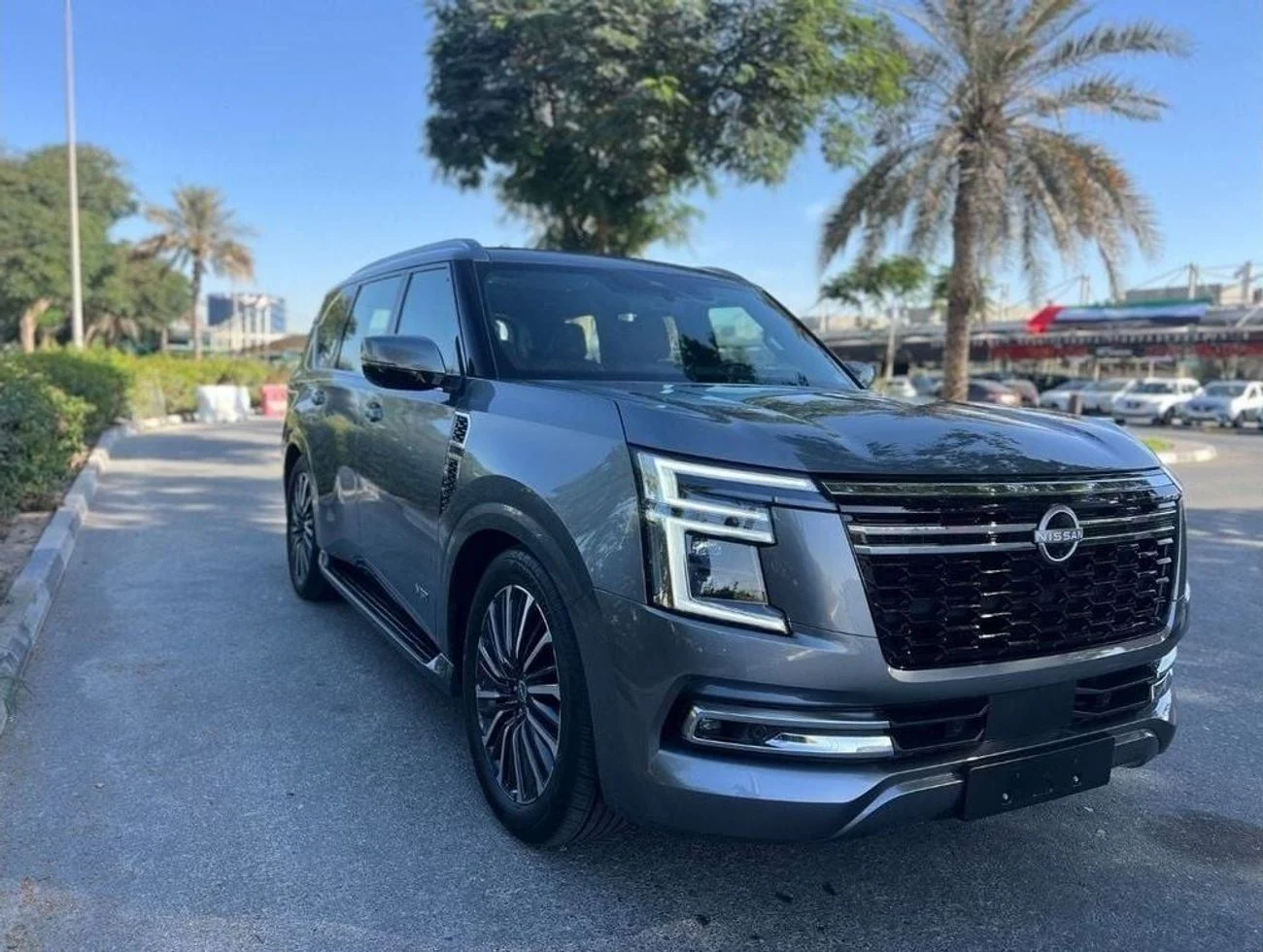 2026 Nissan Patrol LE PLATINUM CITY, grau, 0 km, Import VAE — Foto 1
