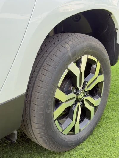 2025 Renault Duster LE, weiß, 0 km, Import VAE — Foto 7 z 14