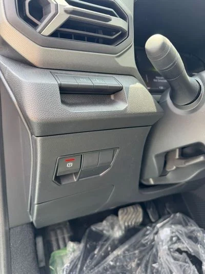 2026 Renault Duster LE, schwarz, 0 km, Import VAE — Foto 4 z 19