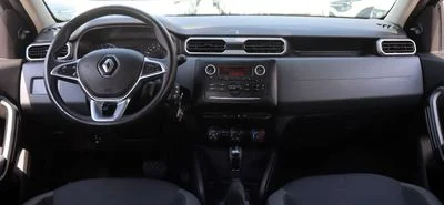 2025 Renault Duster LE, grau, 33.000 km, Import VAE — Foto 10 z 14
