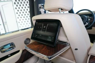 2020 Rolls-Royce Cullinan STD, blau, 55.000 km, Import VAE — Foto 13 z 16