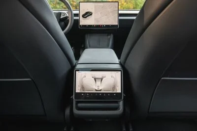 2024 Tesla Model 3 STANDARD RANGE, weiß, 75.000 km, Import VAE — Foto 11 z 16