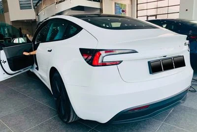 2024 Tesla Model 3 STANDARD RANGE, weiß, 75.000 km, Import VAE — Foto 5 z 16