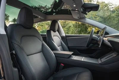 2024 Tesla Model 3 STANDARD RANGE, weiß, 75.000 km, Import VAE — Foto 8 z 16