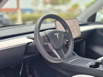 2024 Tesla Model Y LONG RANGE, weiß, 107.000 km, Import VAE — Foto 12 z 16
