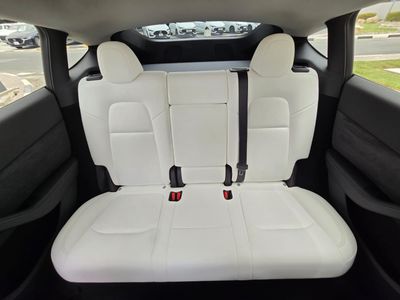 2024 Tesla Model Y LONG RANGE, weiß, 107.000 km, Import VAE — Foto 7 z 16