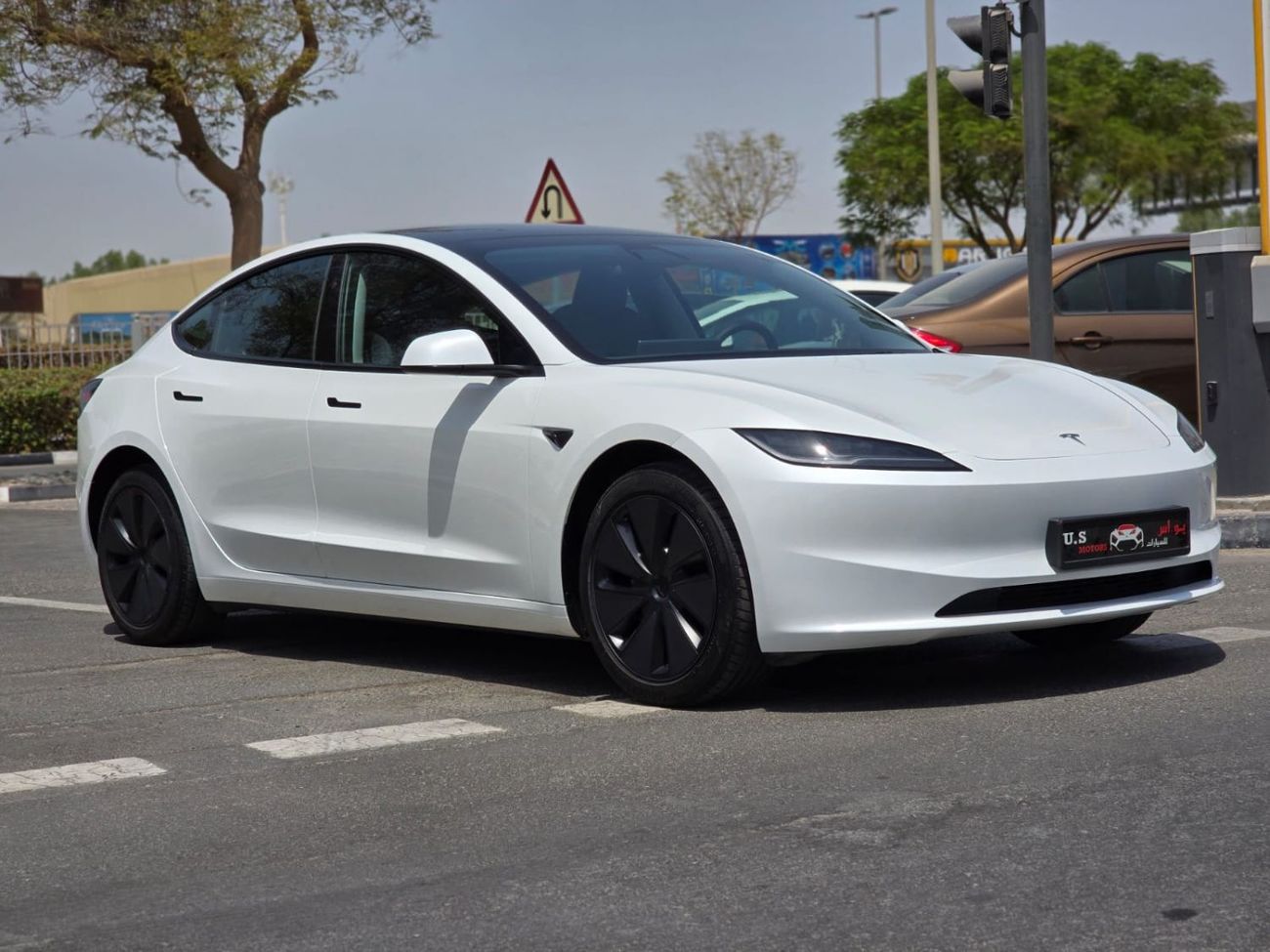 2024 Tesla Model 3 STANDARD RANGE, weiß, 51.000 km, Import VAE — Foto 1 z 16 2024 Tesla Model 3 STANDARD RANGE, weiß, 51.000 km, Import VAE — Foto 1 z 16