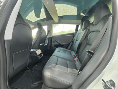 2024 Tesla Model 3 STANDARD RANGE, weiß, 51.000 km, Import VAE — Foto 14 z 16