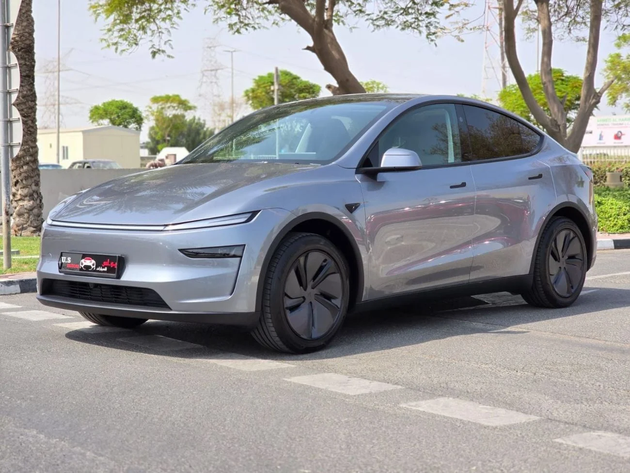 2026 Tesla Model Y LONG RANGE, grau, 5.000 km, Import VAE — Foto 1