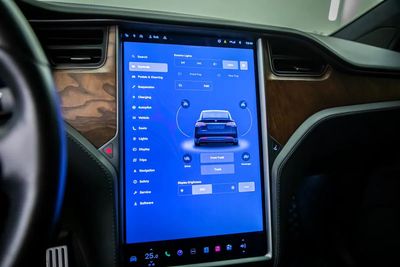 2019 Tesla Model X PERFORMANCE, schwarz, 33.000 km, Import VAE — Foto 11 z 16