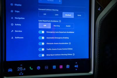 2019 Tesla Model X PERFORMANCE, schwarz, 33.000 km, Import VAE — Foto 12 z 16