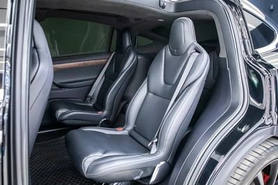 2019 Tesla Model X PERFORMANCE, schwarz, 33.000 km, Import VAE — Foto 15 z 16