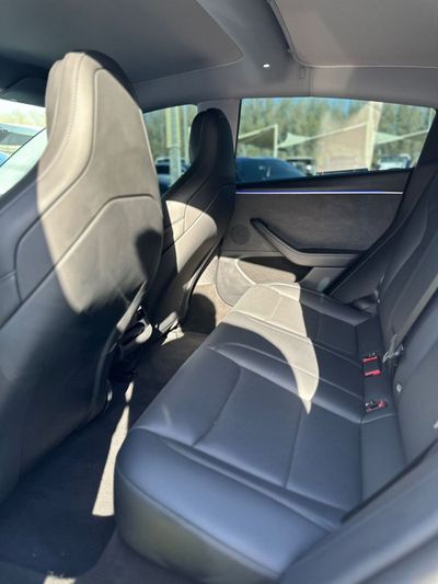 2024 Tesla Model 3 PERFORMANCE, weiß, 18.000 km, Import VAE — Foto 10 z 12
