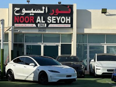 2024 Tesla Model 3 PERFORMANCE, weiß, 18.000 km, Import VAE — Foto 5 z 12