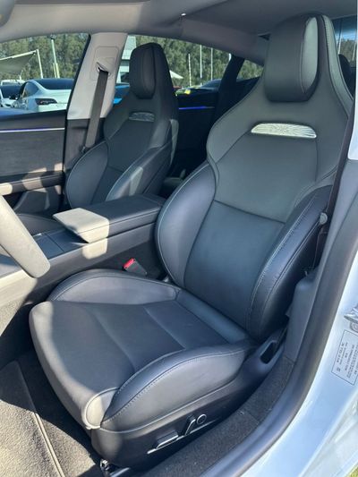 2024 Tesla Model 3 PERFORMANCE, weiß, 18.000 km, Import VAE — Foto 8 z 12