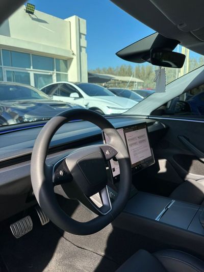 2024 Tesla Model 3 PERFORMANCE, weiß, 18.000 km, Import VAE — Foto 9 z 12