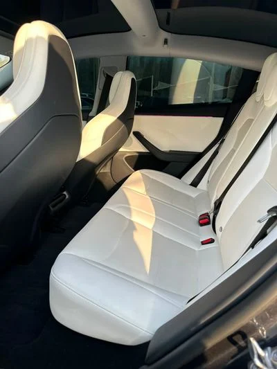 2025 Tesla Model 3 PERFORMANCE, schwarz, 70.000 km, Import VAE — Foto 7 z 12