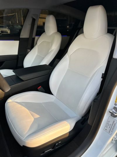 2025 Tesla Model 3 STANDARD RANGE, weiß, 40.000 km, Import VAE — Foto 10 z 13