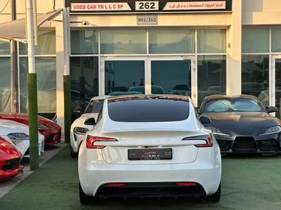 2025 Tesla Model 3 STANDARD RANGE, weiß, 40.000 km, Import VAE — Foto 3 z 13