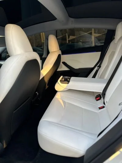 2025 Tesla Model 3 STANDARD RANGE, weiß, 40.000 km, Import VAE — Foto 5 z 13