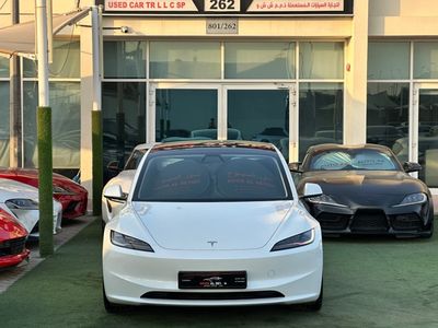 2025 Tesla Model 3 STANDARD RANGE, weiß, 40.000 km, Import VAE — Foto 6 z 13