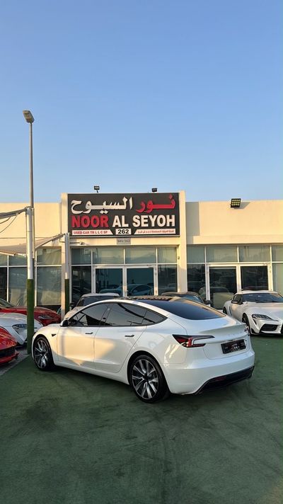 2025 Tesla Model 3 STANDARD RANGE, weiß, 40.000 km, Import VAE — Foto 7 z 13