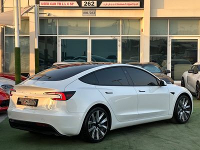 2025 Tesla Model 3 STANDARD RANGE, weiß, 40.000 km, Import VAE — Foto 8 z 13