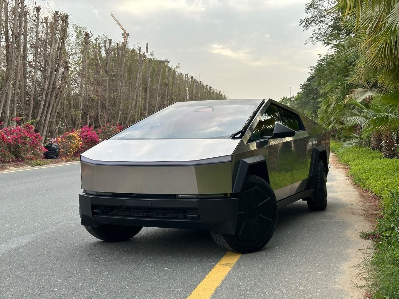 2024 Tesla Cybertruck FOUNDATION SERIES AWD, grau, 0 km, Import VAE — Foto 1