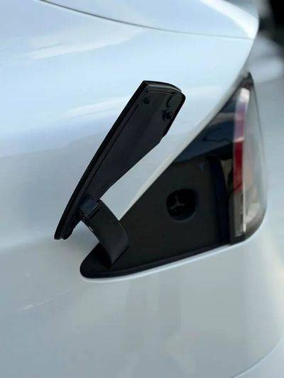 2023 Tesla Model X PLAID, weiß, 29.600 km, Import VAE — Foto 10 z 16