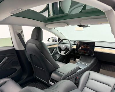 2023 Tesla Model 3 PERFORMANCE, grau, 26.677 km, Import VAE — Foto 13 z 16