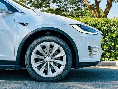 2020 Tesla Model X LONG RANGE, weiß, 108.000 km, Import VAE — Foto 8 z 11