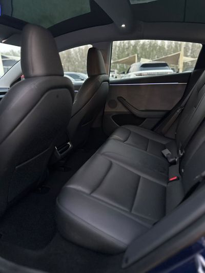 2025 Tesla Model 3 STANDARD RANGE, blau, 24.000 km, Import VAE — Foto 11 z 11