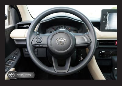 2026 Toyota Yaris E, schwarz, 0 km, Import VAE — Foto 6 z 10