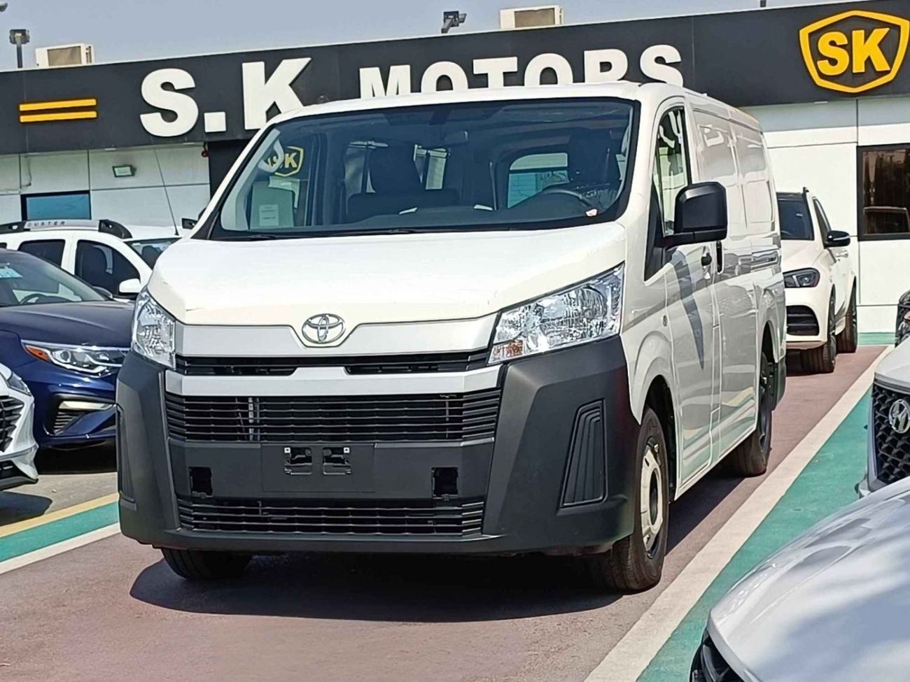 2026 Toyota Hiace CARGO LOW ROOF, weiß, 0 km, Import VAE — Foto 1