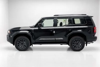 2027 Toyota Prado ADH, schwarz, 0 km, Import VAE — Foto 4 z 26
