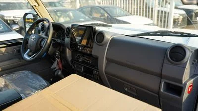 2026 Toyota Land Cruiser 70 LC76 LX, schwarz, 0 km, Import VAE — Foto 10 z 16